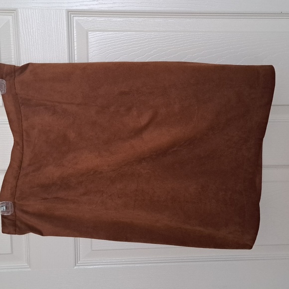 Winter Suede Skirt Set - Picture 5 of 9